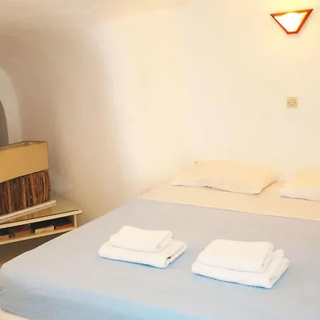 Finesse Oia (Santorini)