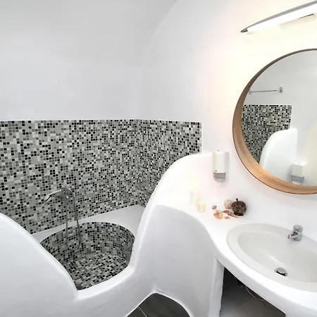 Finesse Aparthotel Oia (Santorini)